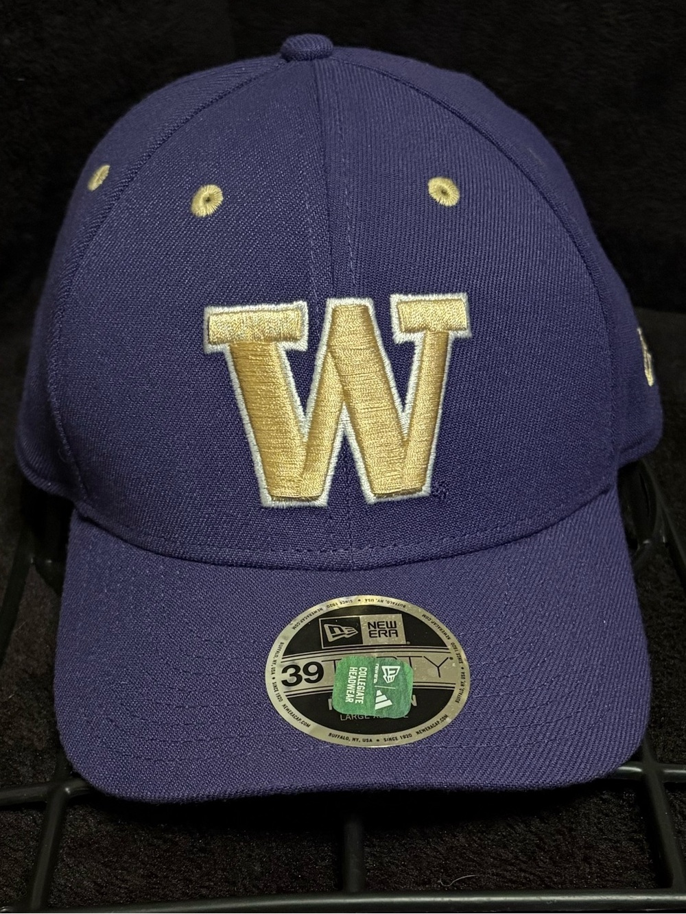Washington Huskies x New Era 39thirty NWT Adidas logo purple fitted hat L / XL